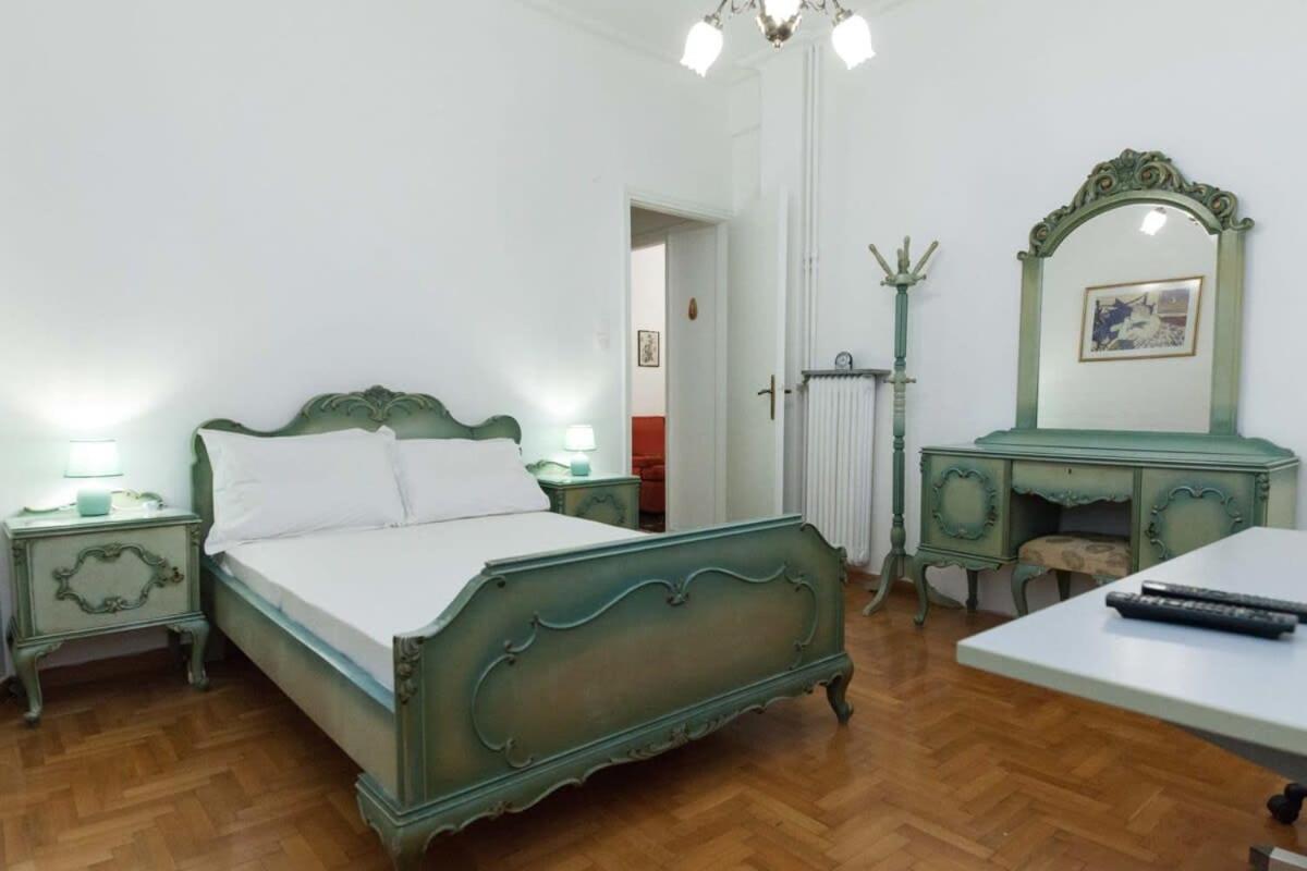 Apartment Charming Vintage 2br With Balcony In Koukaki