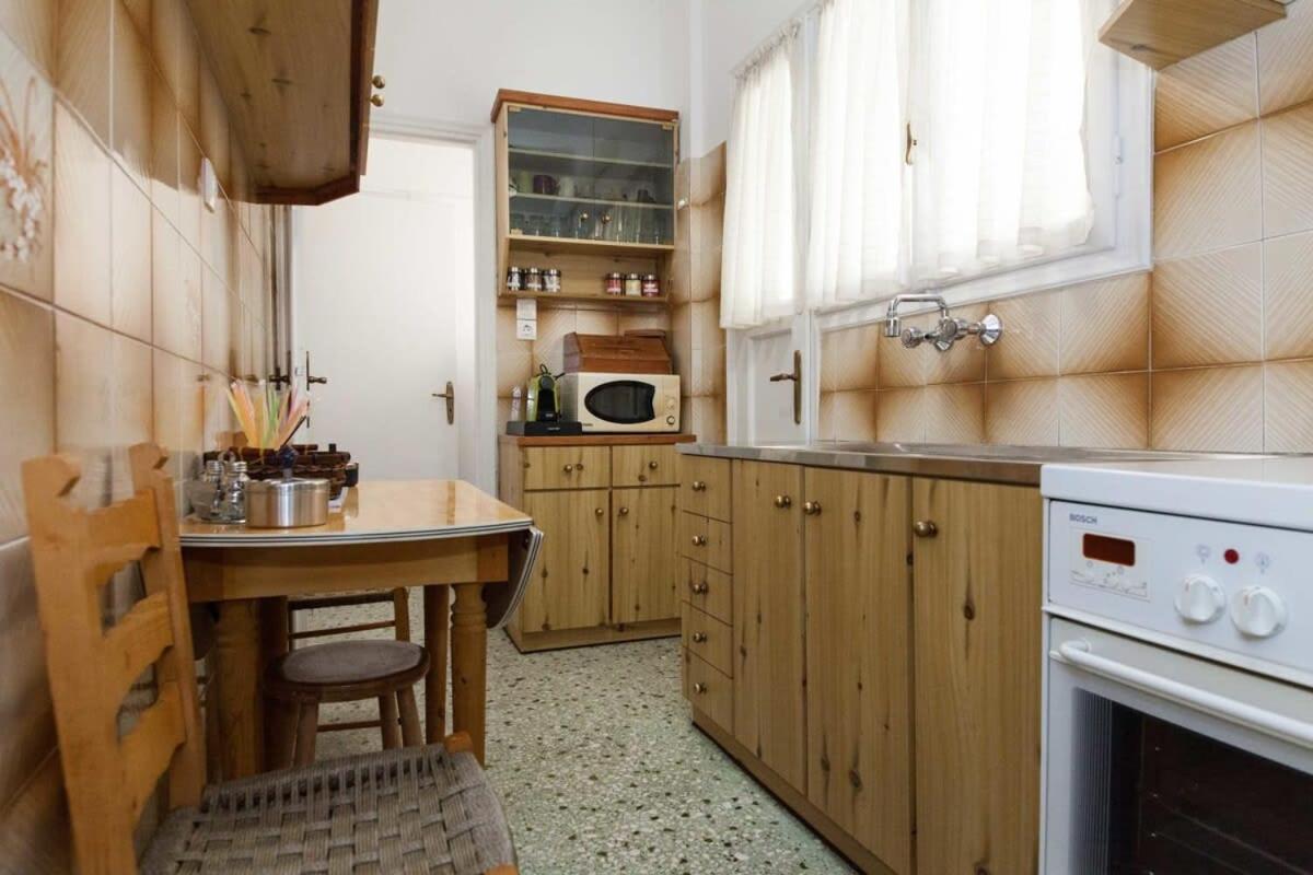 Charming Vintage 2br With Balcony In Koukaki