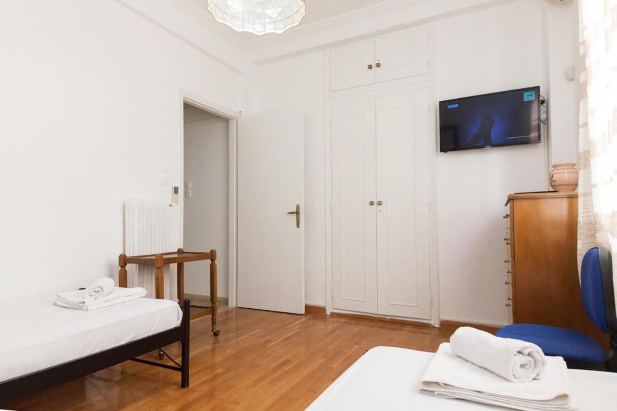 Charming Vintage 2br With Balcony In Koukaki Athens
