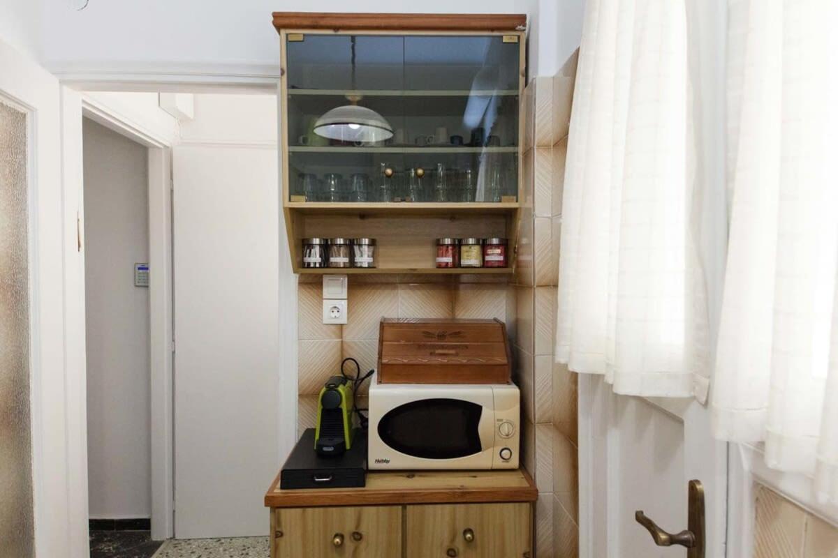 Charming Vintage 2br With Balcony In Koukaki