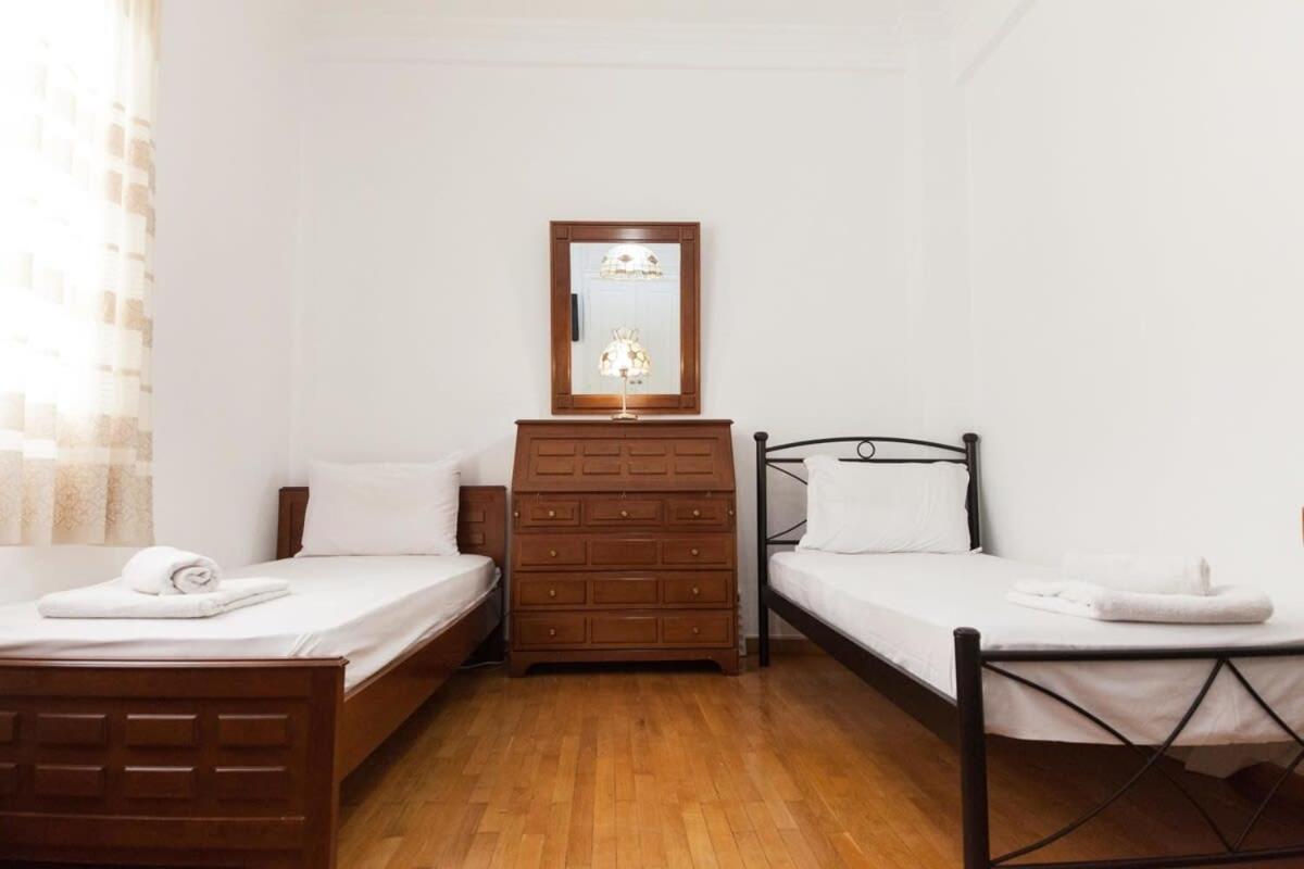 Charming Vintage 2br With Balcony In Koukaki Athens
