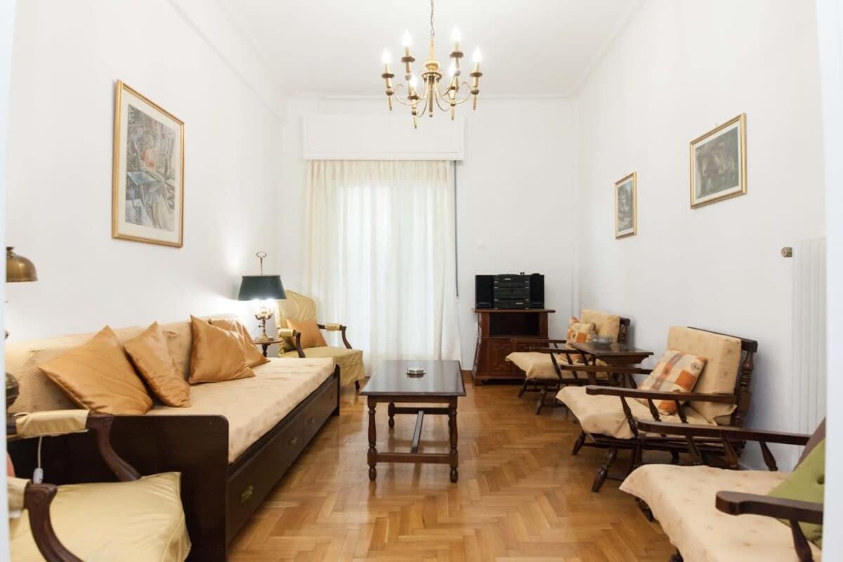 Charming Vintage 2br With Balcony In Koukaki