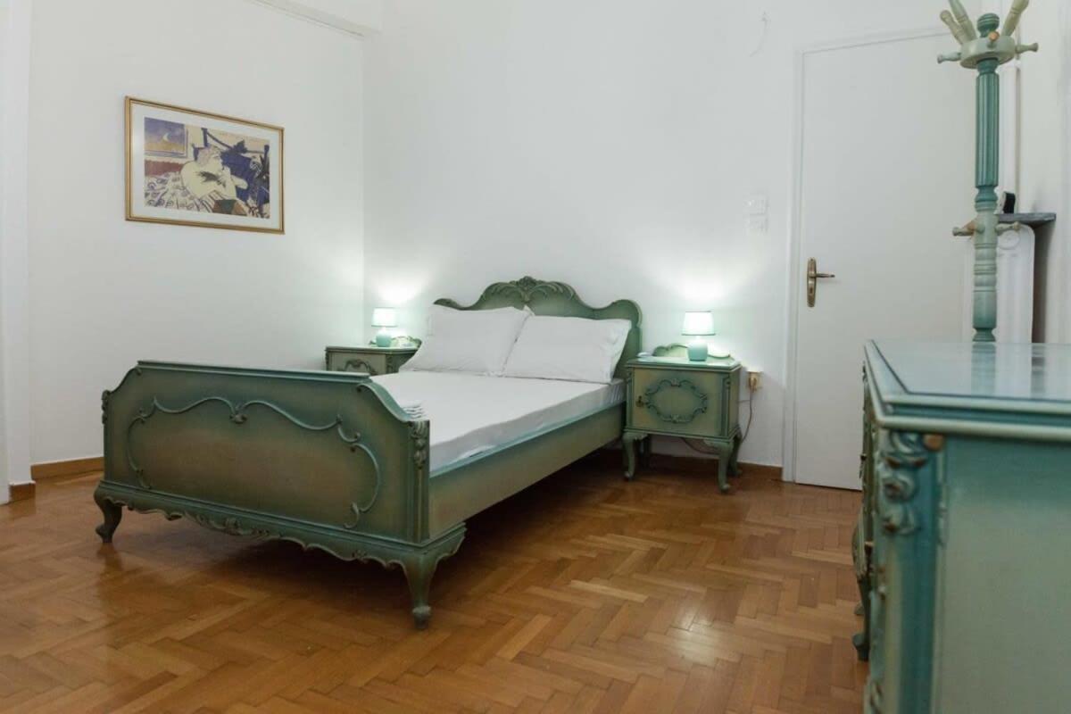Charming Vintage 2br With Balcony In Koukaki Athens